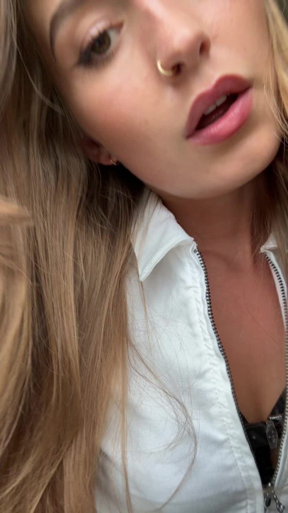 @zoerhodeasmr_ A treat for my goodboy #mommyasmr #asmr #comfortingasmr #asmrgirl...