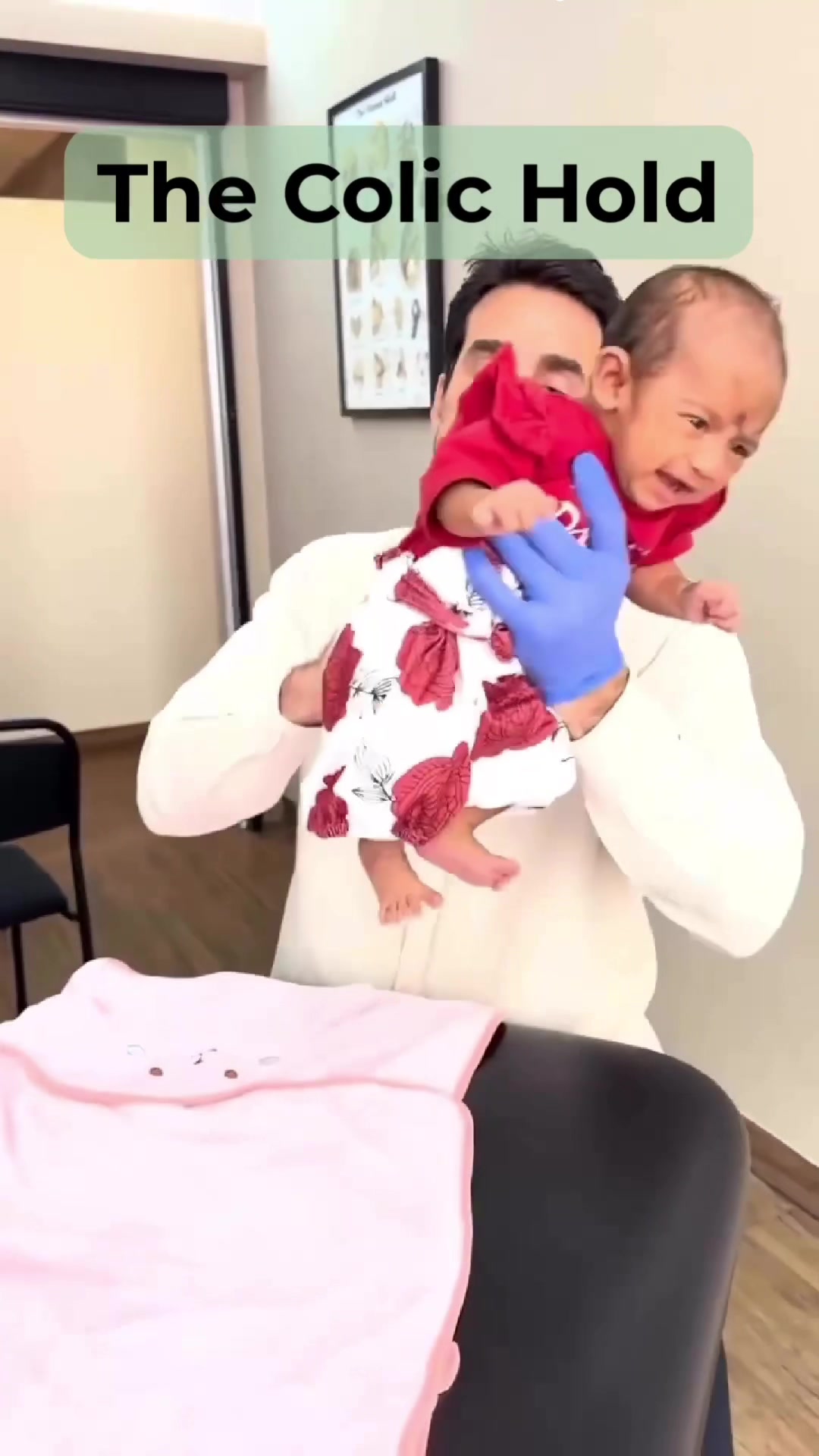 @the.colic.mama Trying to soothe a colicky baby?  Try the Colic Hold! This posit...