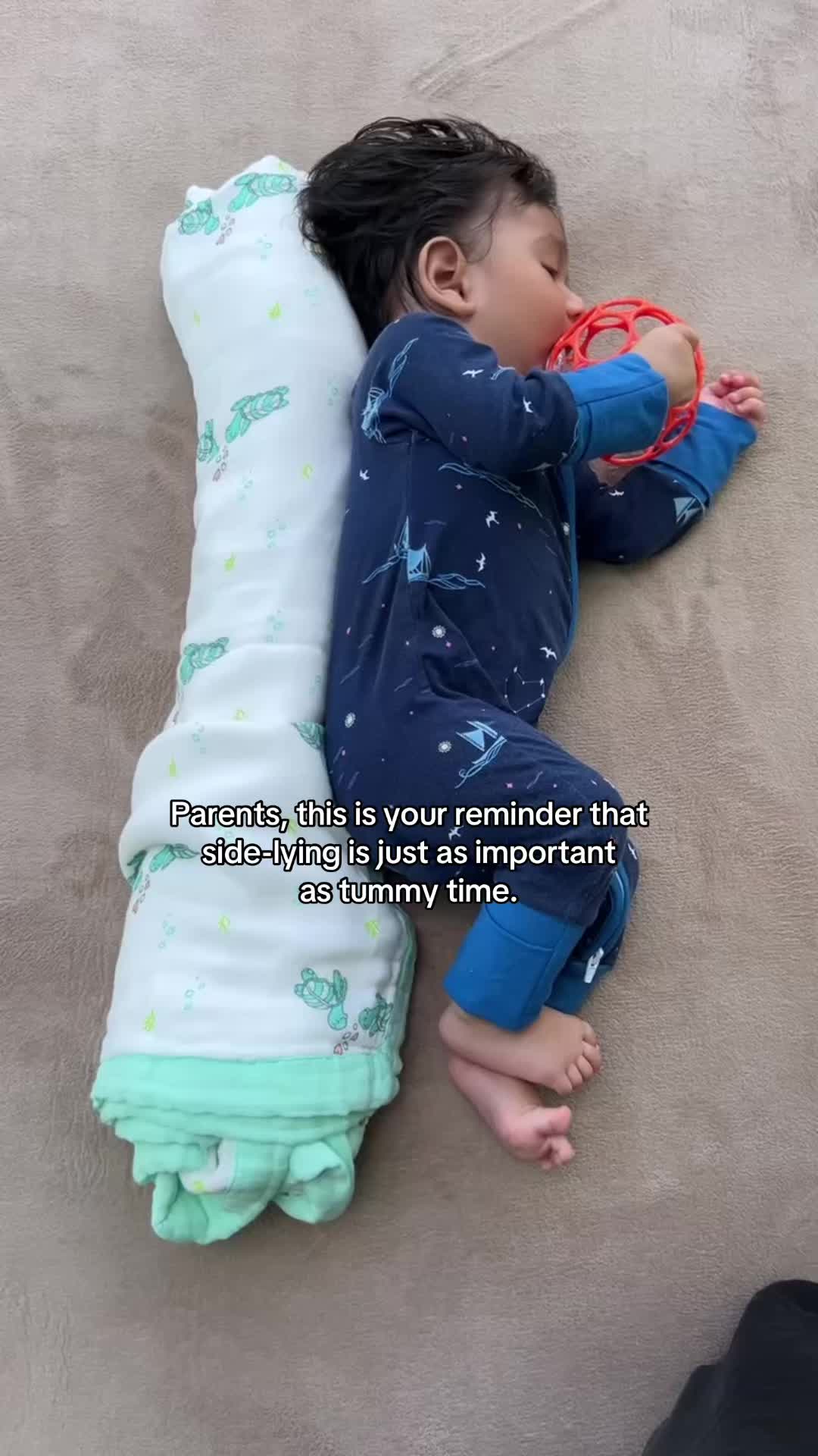 @threelittleduckshawaii Side-lying is JUST AS IMPORTANT as tummy time Side-lying...