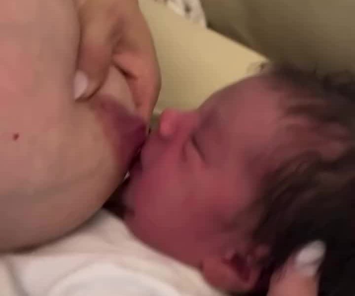 @qkuwqysxp807 We don’t aim for the center of a babies mouth when latching. And w...