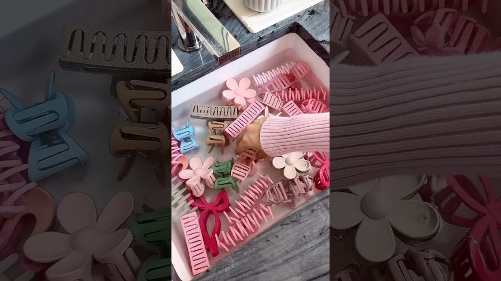 Cleaning my hair brushes and claws 🫧 #asmr #motivation #cleaning #satisfying #girlproblems #shorts