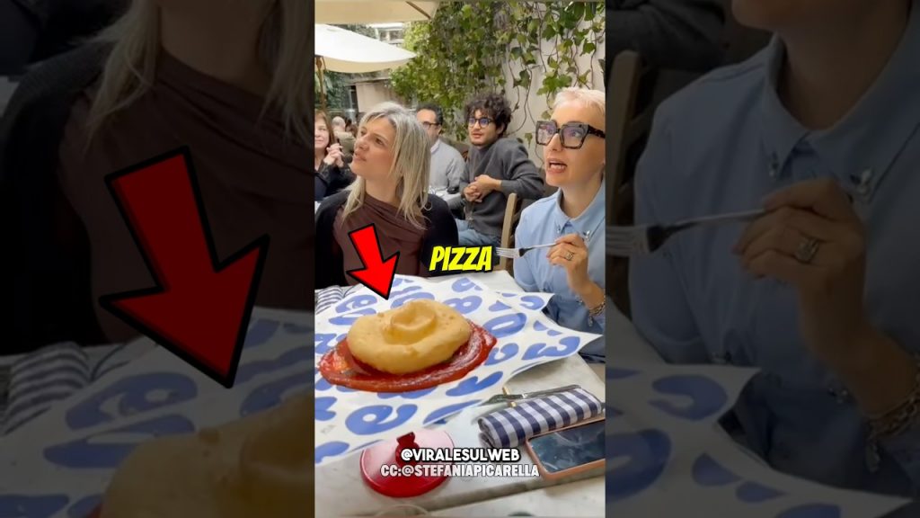 GLI HA DATO UNA PIZZA AL CONTRARIO😅 #shorts