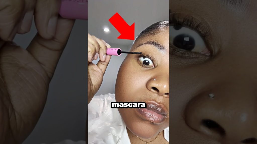 Ha fatto un vero disastro con il mascara 🤯 #shorts