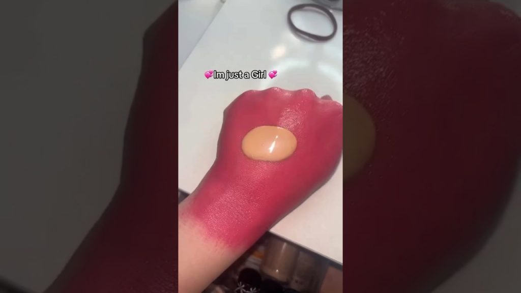 I'm just a girl 💓✨️ #makeup #shorts