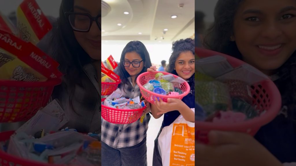 Kolu ku return gifts vaangiyachu 🎁 😍 #ishqyouall #swv #tamil #youtube #shorts