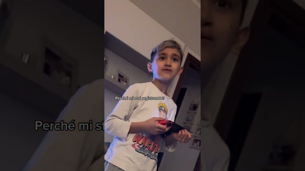 Quando vuoi insegnare la vera educazione a tuo figlio 😂 inizi così 😅 #shorts #short