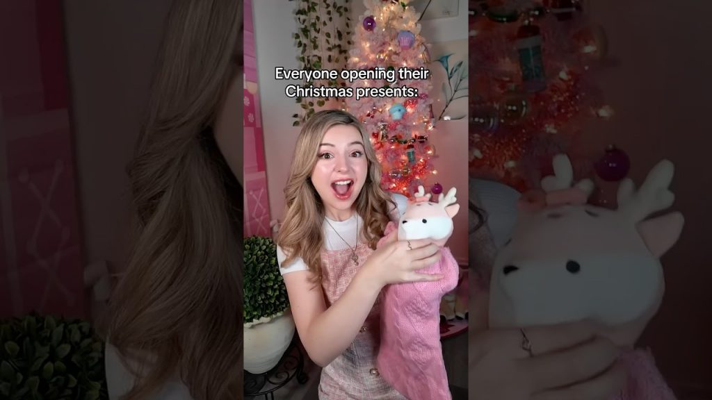 What happens to your short friend after Christmas…😭