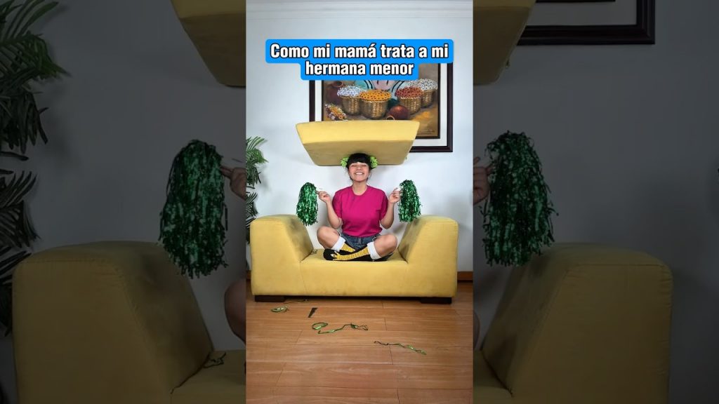 Como mi mamá trata a mi hermana menor 🤣🤭 #shorts #humor #tiktokvideo #latina #comedia #funny  #fyp