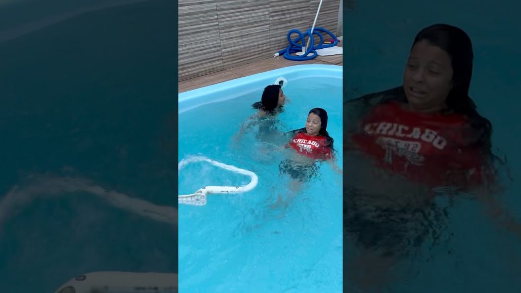 ELA JOGOU O CORRIMÃO #shorts