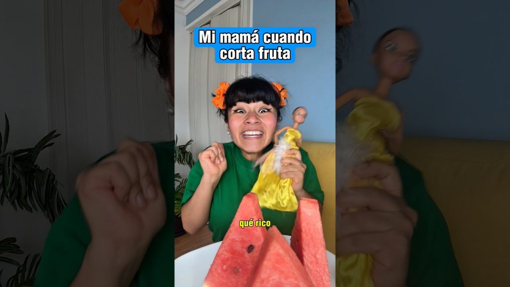 Mi mamá cuando corta fruta 😖🤣 #shorts #humor #tiktokvideo #comedia #Funny #fyp